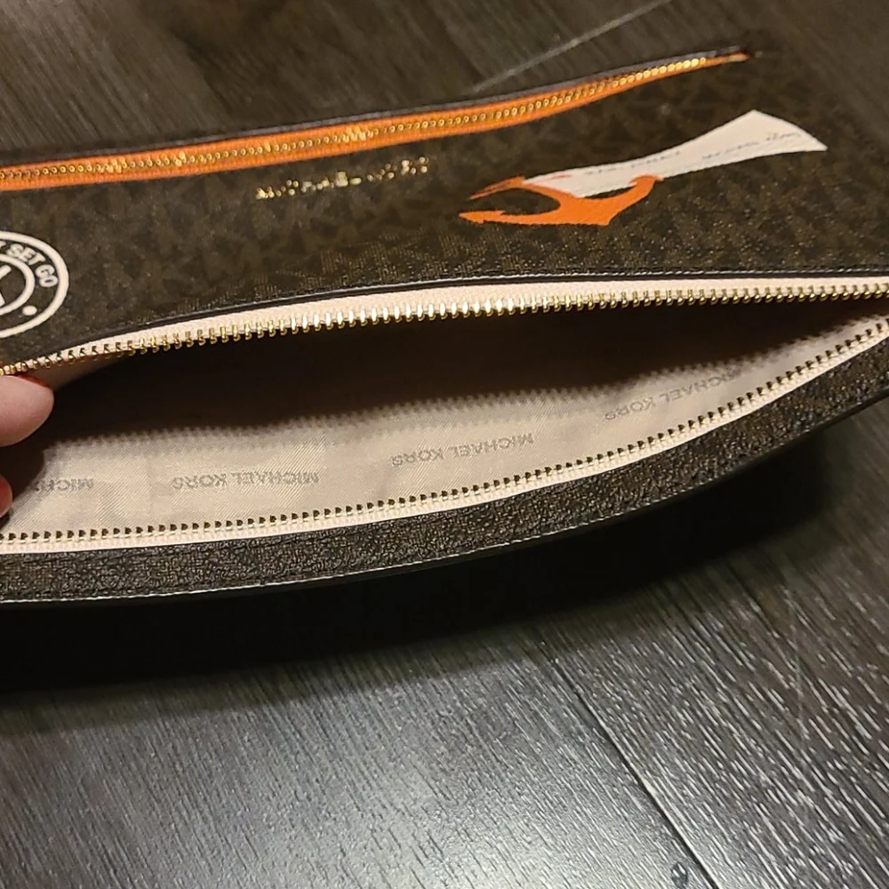🚢 NWOT Michael Kors - Special Edition 🚢
